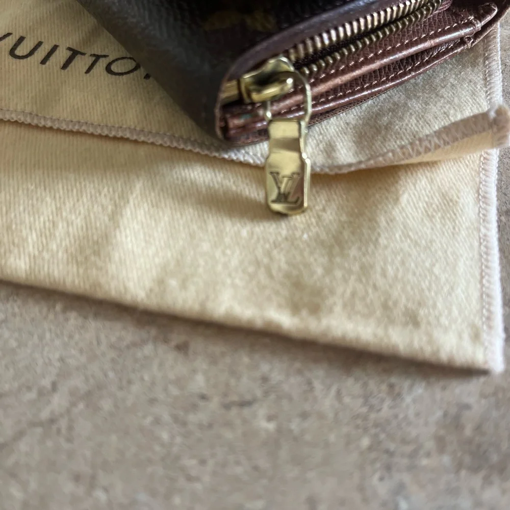 Louis Vuitton Wallet - Picture 10 of 10